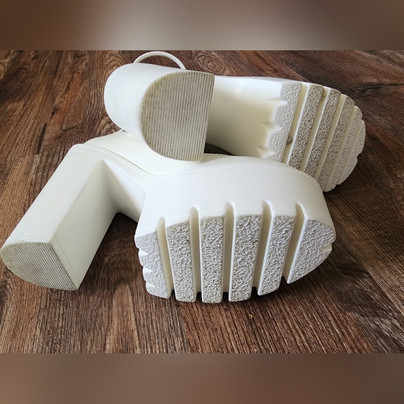 Women's White Platform Heels Size Eight - Picture 6 of 10